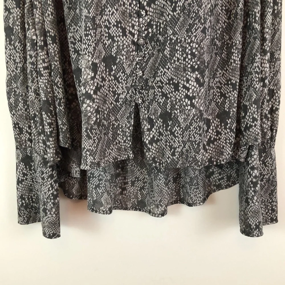 Free People Modern Muse Snakeskin Button Down Peasant Bouse Size Small - Picture 3 of 8